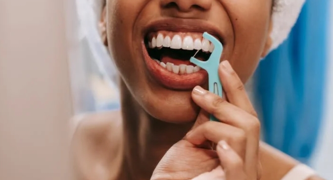 Почему десны кровоточат? Причины и способы лечения.