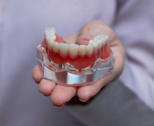 Что значит мягкий зубной протез? Преимущества и недостатки.