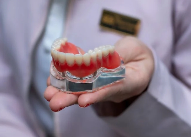 Какой зубной протез выбрать при сахарном диабете?