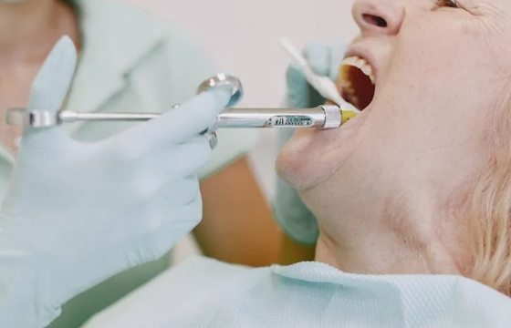 Почему разрушаются зубы у взрослых? Как укрепить зубы?